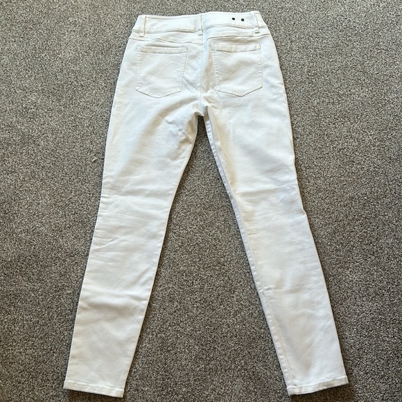CAbi New in Bag Cinch Skinny White Jeans, size 8 - Picture 2 of 9